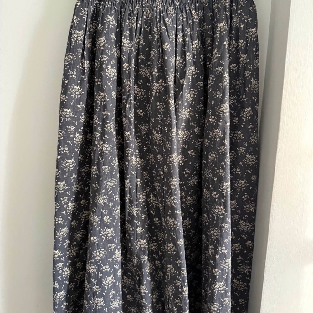 Chic Floral A-Line Skirt in Navy and White